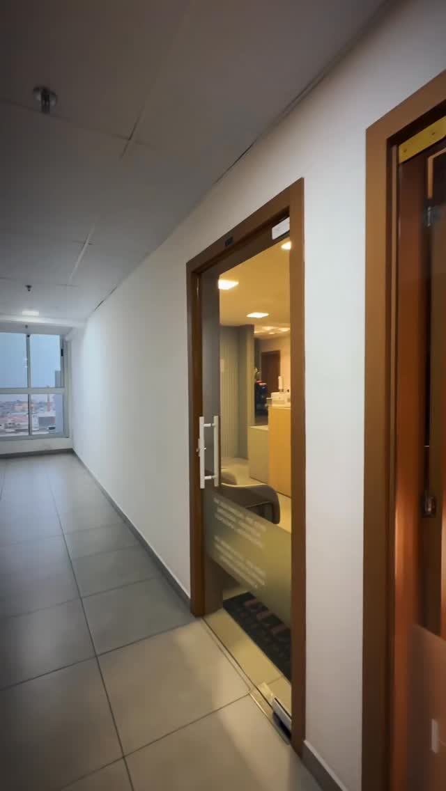 Instagram post from clinica.ellas. This post is in position 3.