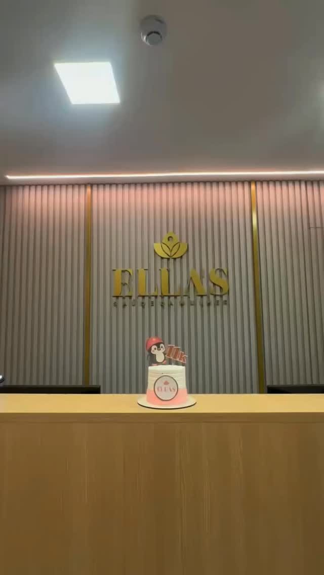 Instagram post from clinica.ellas. This post is in position 4.